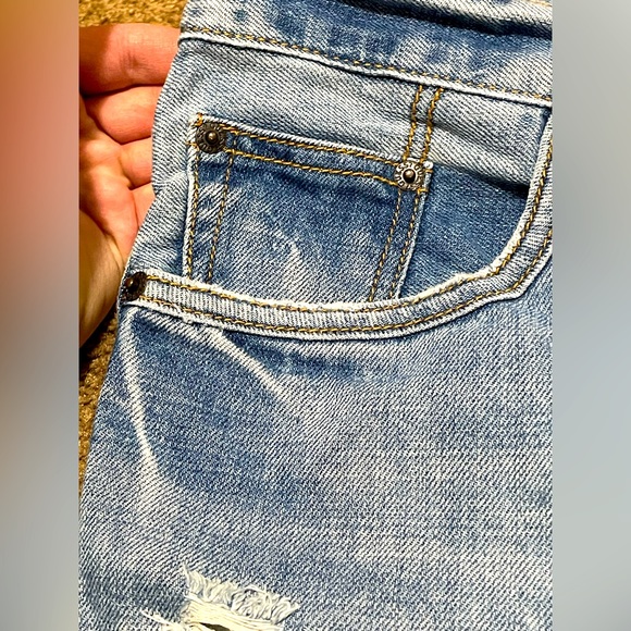 BEAUTIFUL PAIR OF GUESS LIGHT INDIGO WASH DISTRESSED DENIM JEAN SHORTS SIZE 33W! - Picture 13 of 16